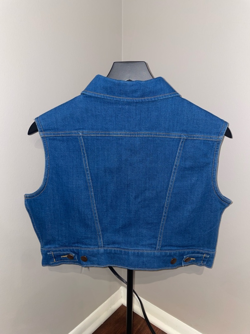Wrangler Shrunken Denim Vest Low Dip Rinse. Large - Picture 2 of 6